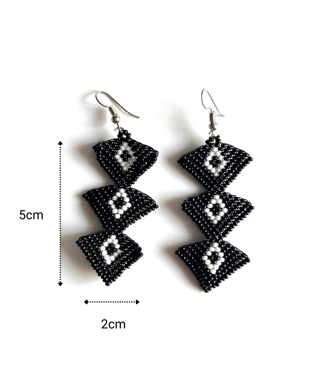 Brincos de Miçanga - Triangular - Preto - Branco