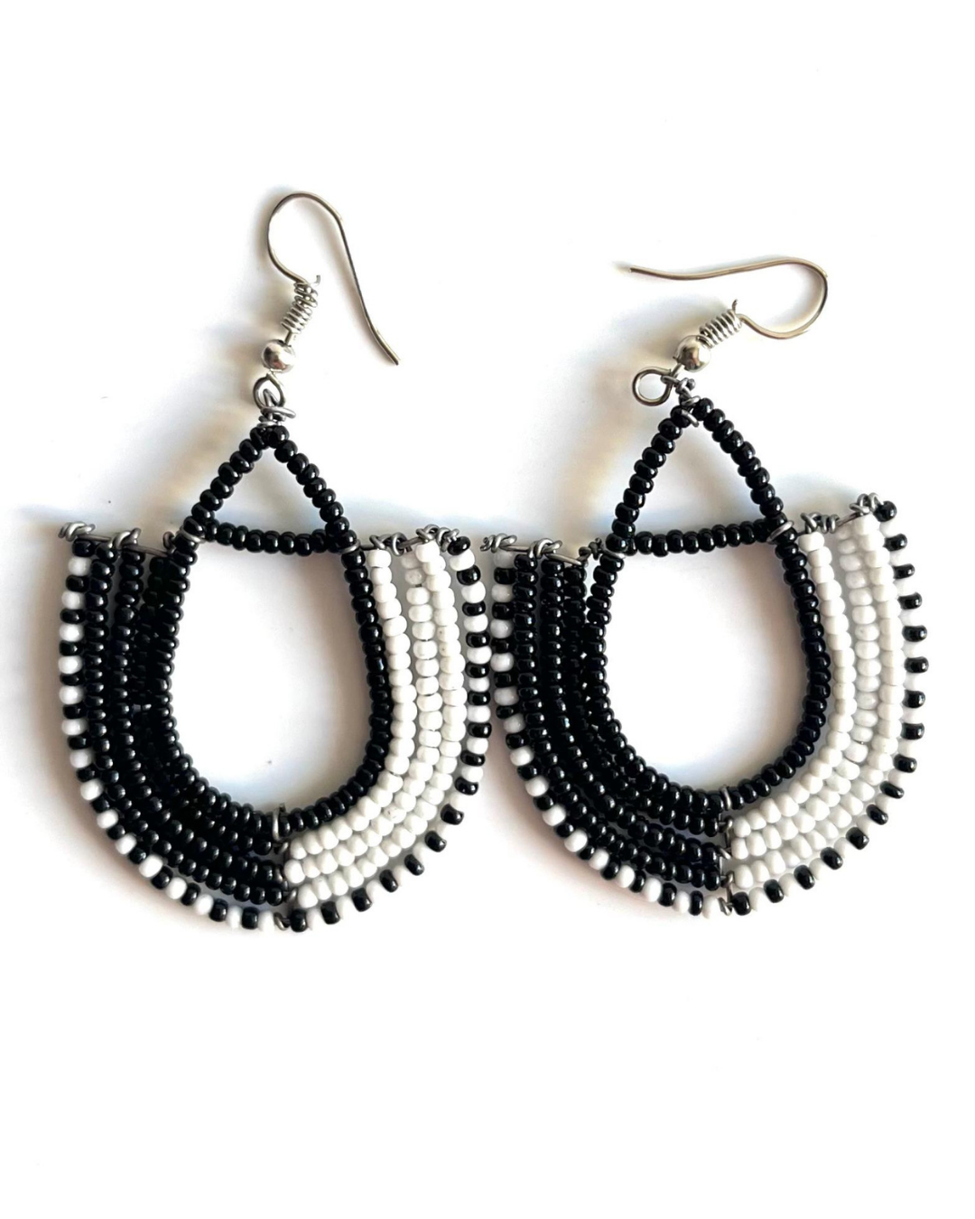Brincos Maasai - Cesta - Preto - Branco