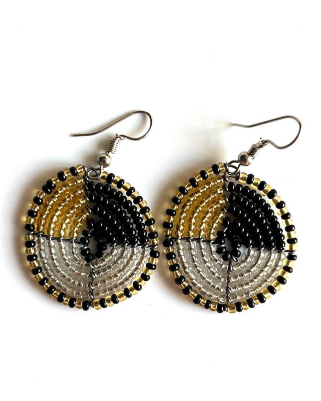 Brincos Maasai - Circular - Preto - Ouro
