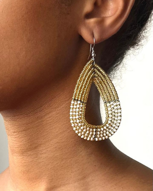 Brincos Maasai - Gota - Ouro - Branco