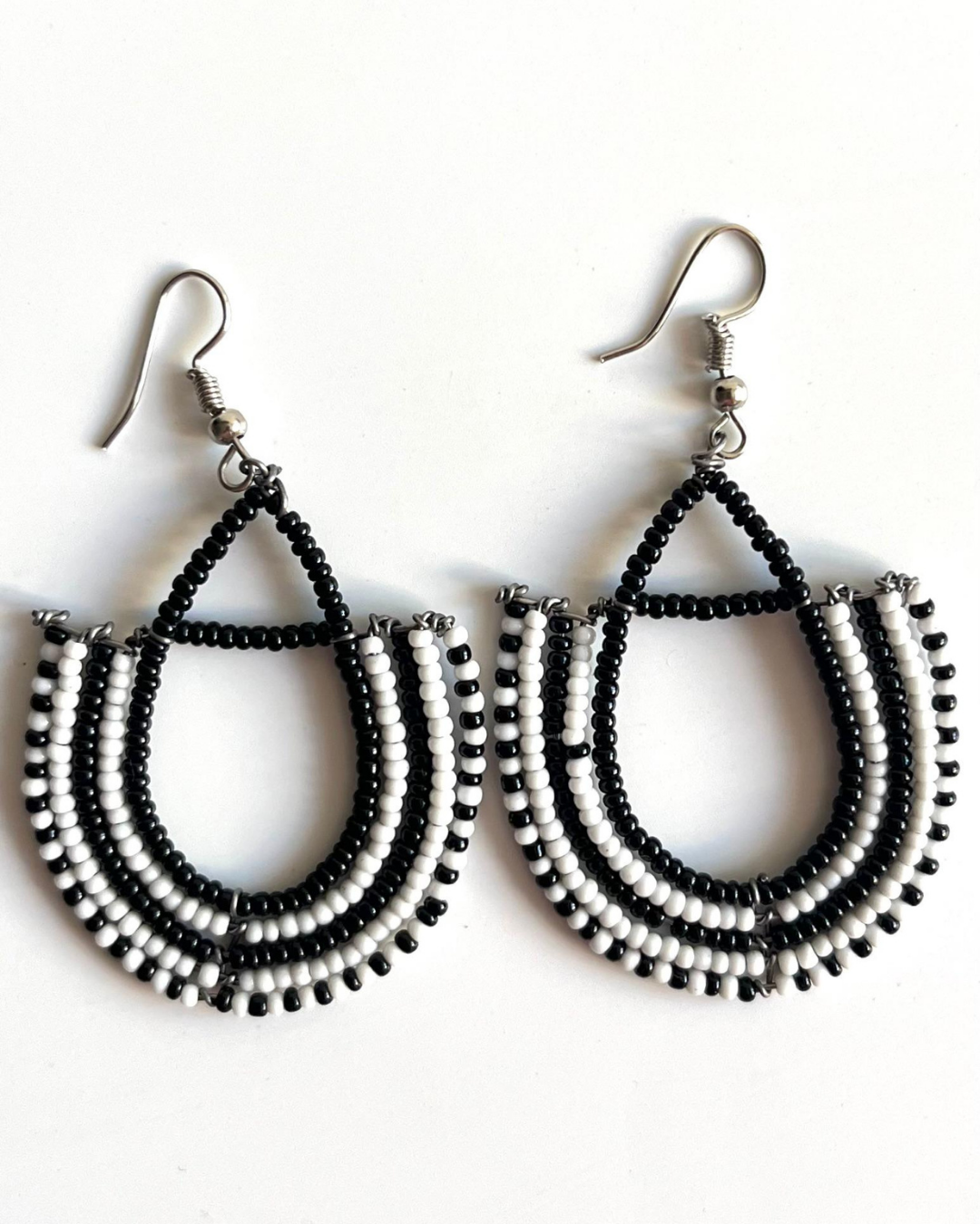 Brincos Maasai - Cesta - Preto - Branco