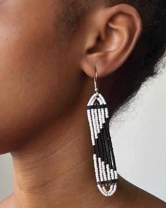Brincos Maasai - Preto-Branco