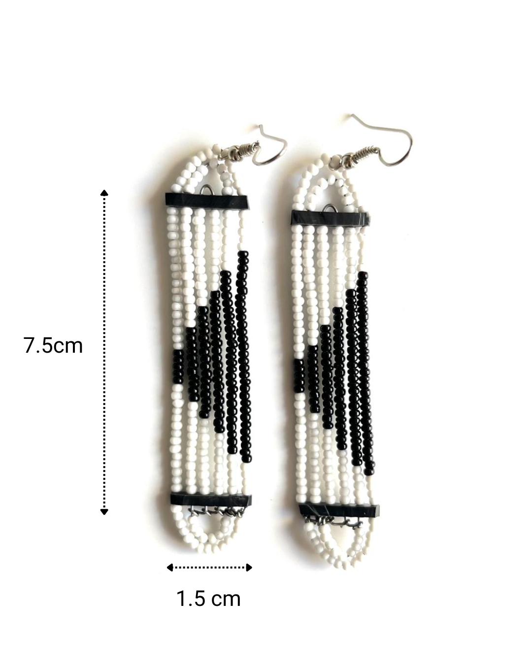 Brincos Maasai - Branco - Preto